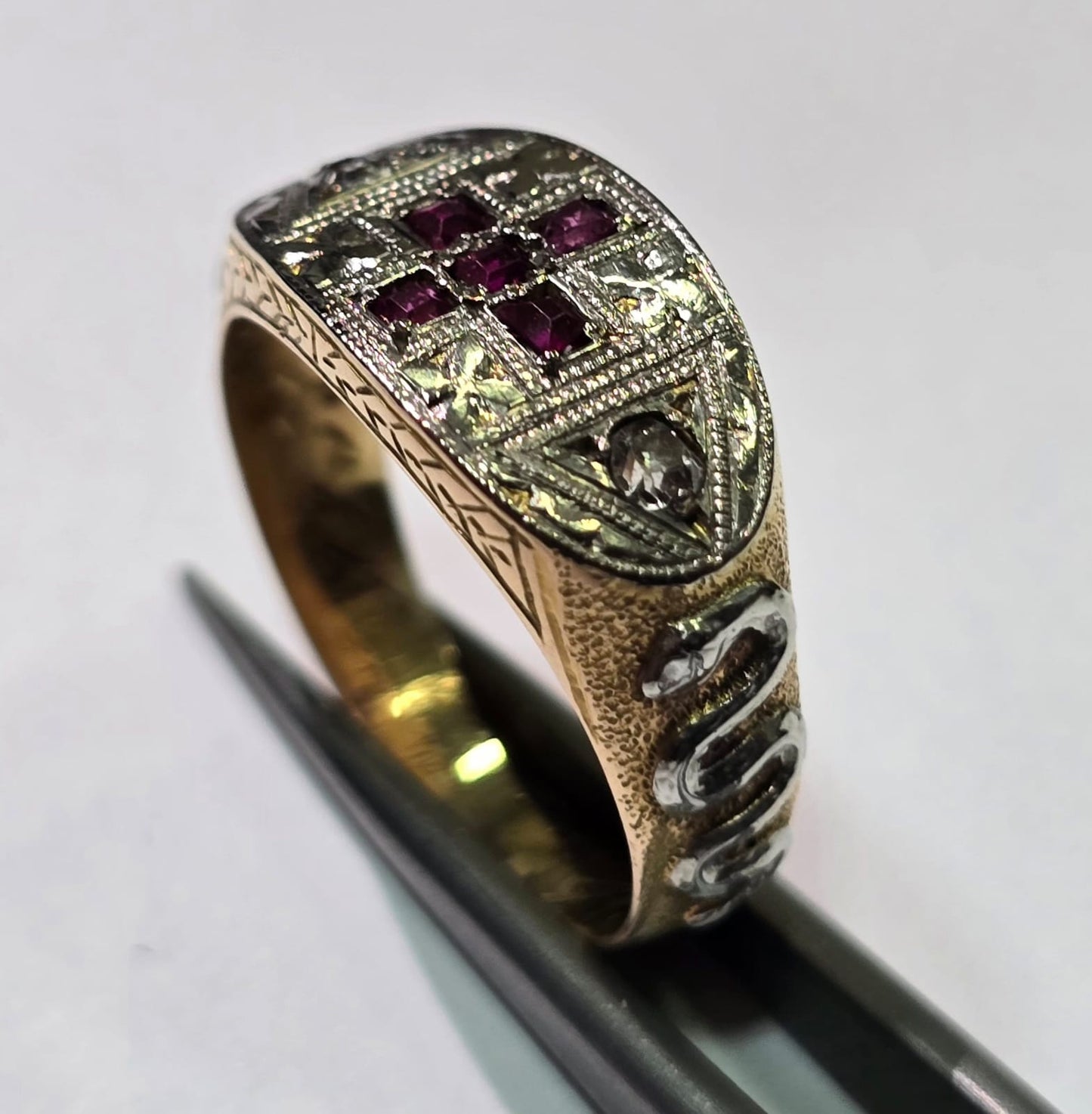 Anel de Grau de Medicina em ouro e platina com Diamantes e Rubi