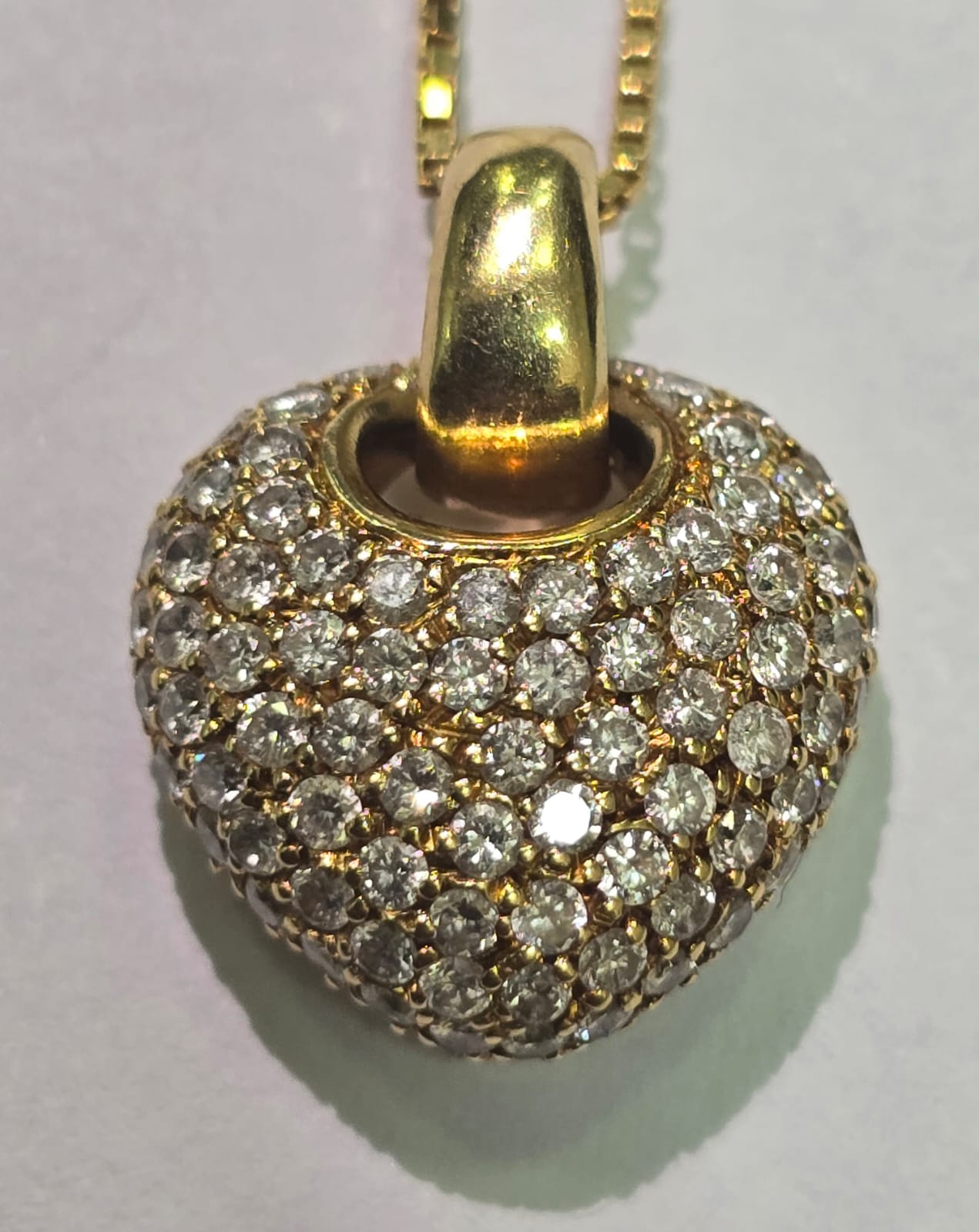 Colar em ouro amarelo com pingente de Coração com Diamantes