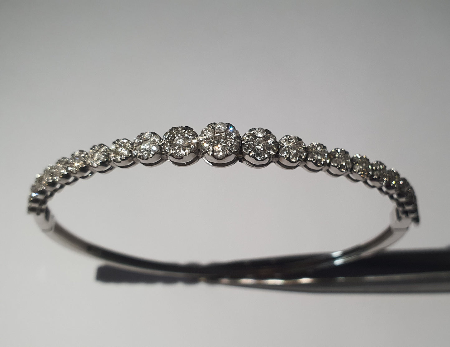 Bracelet em ouro com 150 pontos de Diamantes